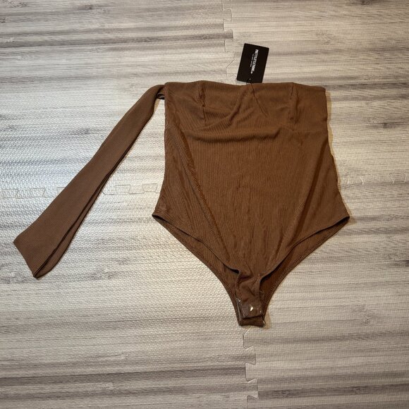 NWT PrettyLittleThing Women's Chocolate Rib Cross Body Strap Bodysuit - Picture 2 of 4